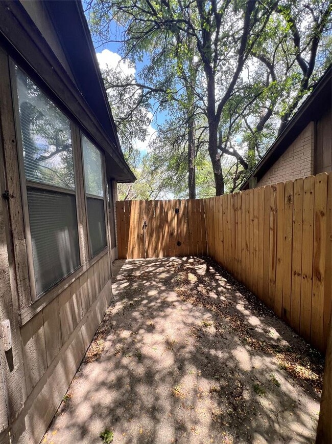 Building Photo - 1006 Milford Way Rental