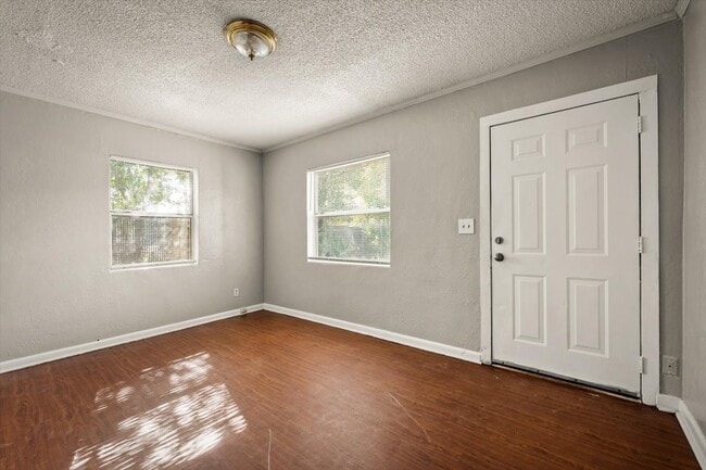 Photo - 1829 Lambert St