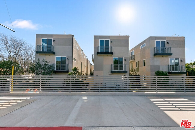 Building Photo - 15106 Roxford St Unit 13621