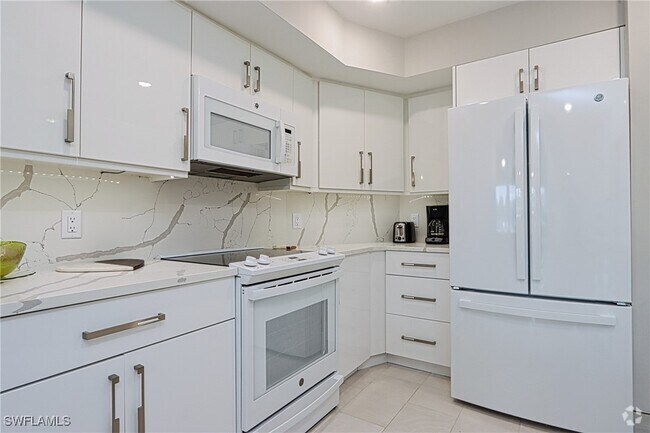 Building Photo - 2500 Gulf Shore Blvd N Unit S6 Rental