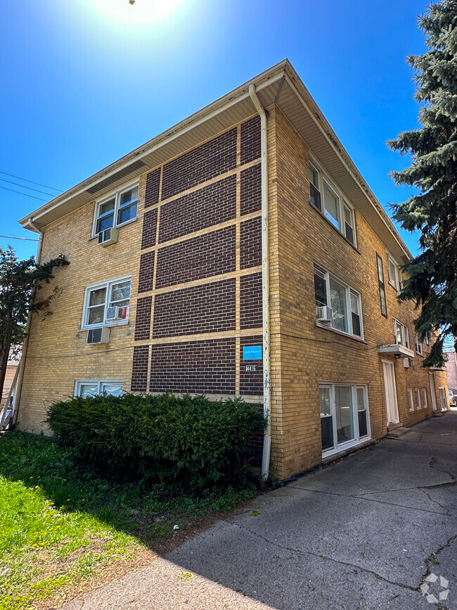 Building Photo - 4416 N Harding Ave Unit 9 Rental