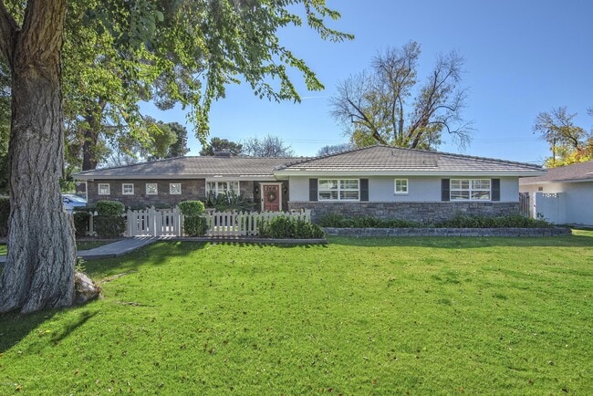 Building Photo - 3841 E Elm St Rental