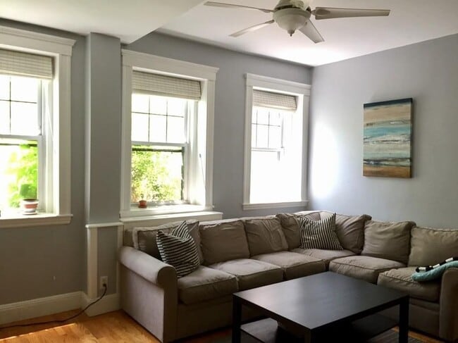 Building Photo - 62 Empire St Unit 2