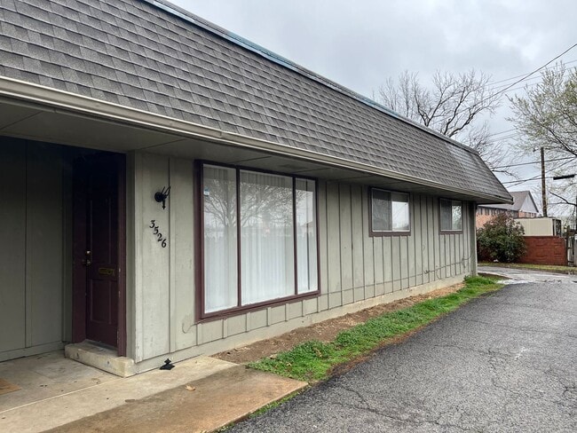 Building Photo - Midtown Quadplex with Pool- 3 bed, 2 bath