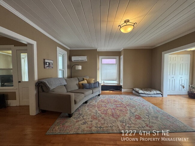 Photo - 1227 4th St NE