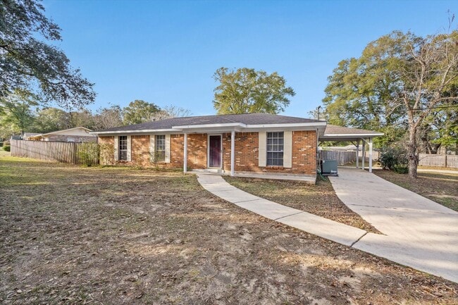 Building Photo - JUST LISTED!