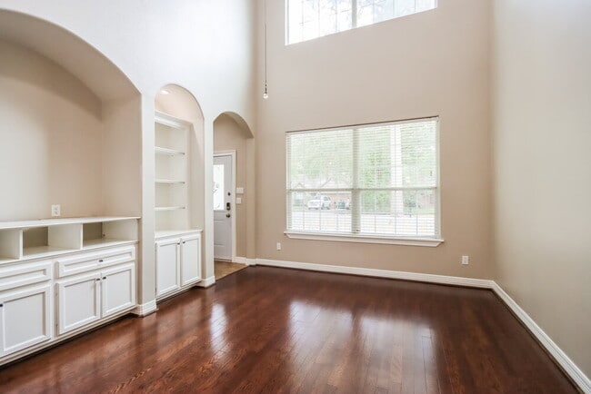 409 Robinwood Dr