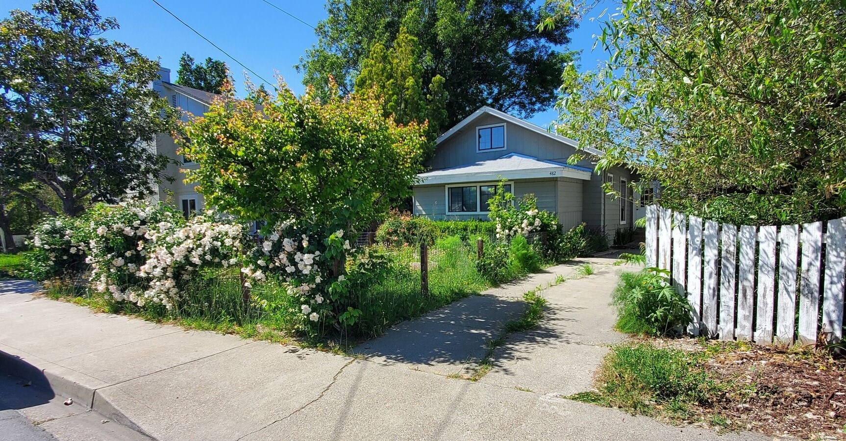 Photo - 482 Sandercock St