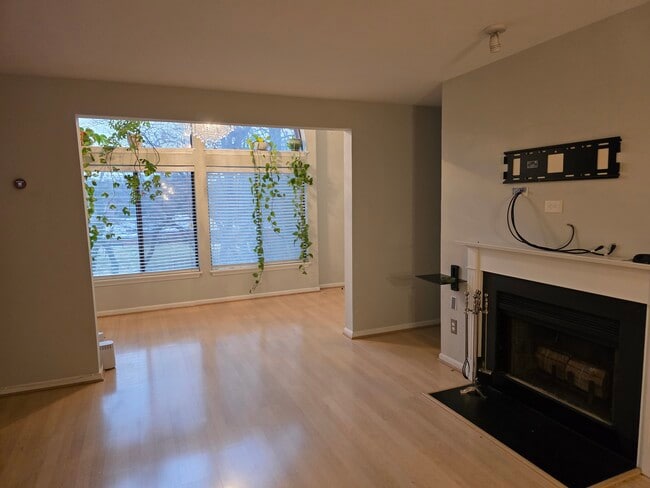 Living room and sunroom - 2802 Lee Oaks Pl Unit 302