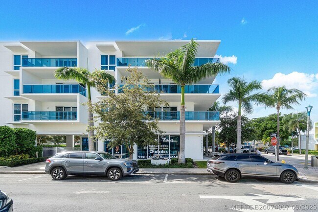 Building Photo - 1 S Palmway Unit 203