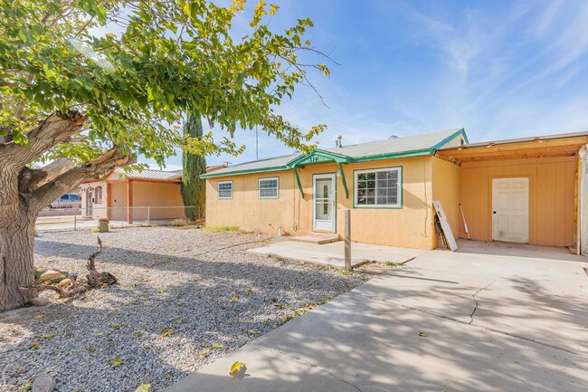 Charmful Remodeled Home with Refrigerated Air - Charmful Remodeled Home with Refrigerated Air