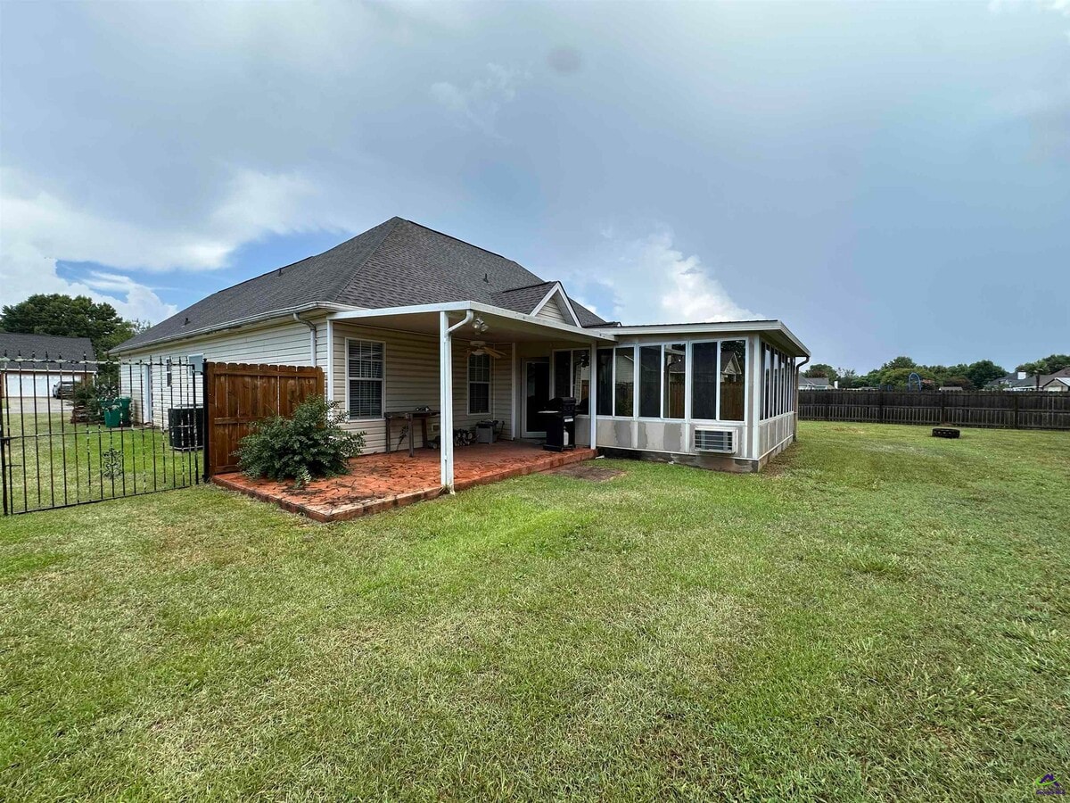 Photo - 225 Autumn Woods Dr