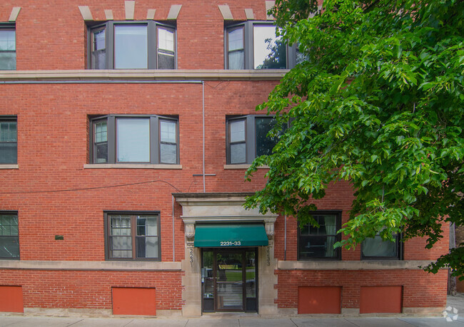 Building Photo - 2233 N Kedzie Blvd Rental
