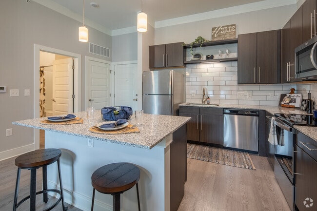 1BR, 1BA - Ford - 734SF - Dining Room