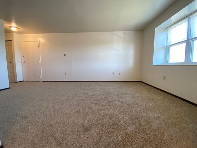 Photo - Wonderful 2BR in Bellevue! Central A/C, Equipped Kitchen & More! Great Location!! Call Today! Unit 604
