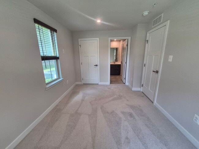 Photo - BEAUTIFUL END UNIT TOWNHOME IN NEW MARKET