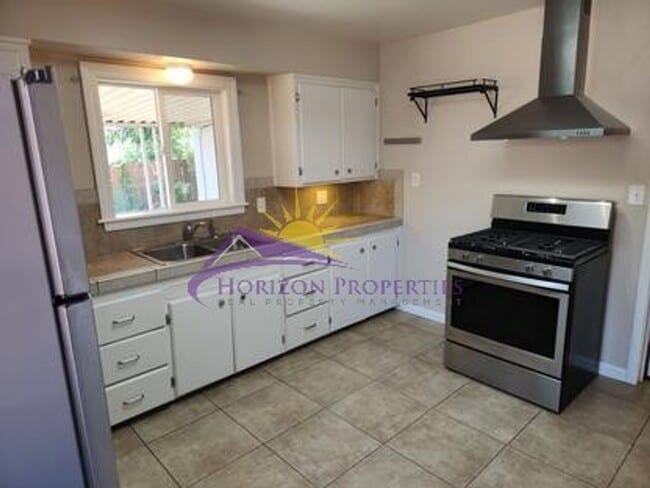 4570 Orinda Way