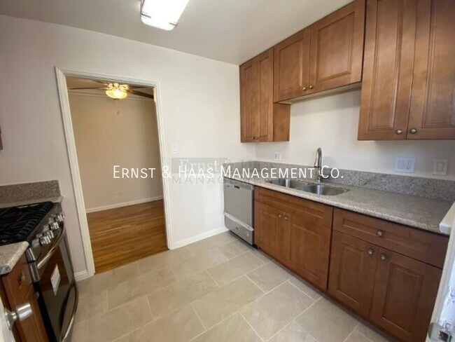 Building Photo - 5235 E The Toledo Unit #C