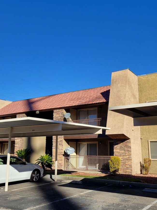 Building Photo - Bella Villa Guard Gated Condo