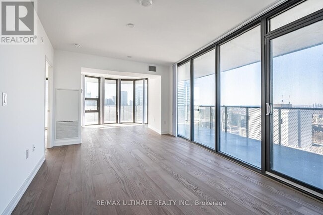 Photo - 11 Wellesley St W Unité 3405