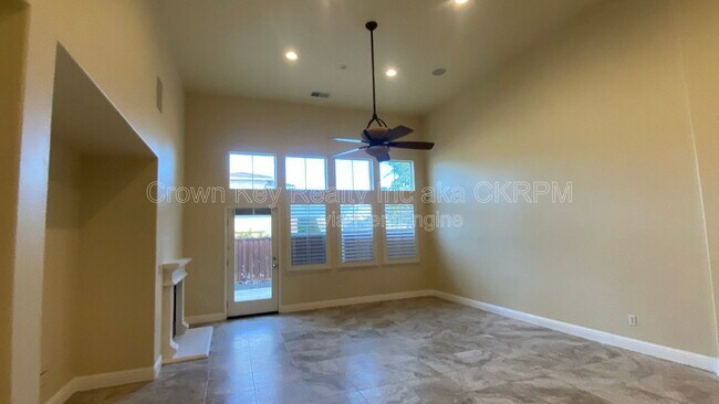 Photo - 724 Shelli St