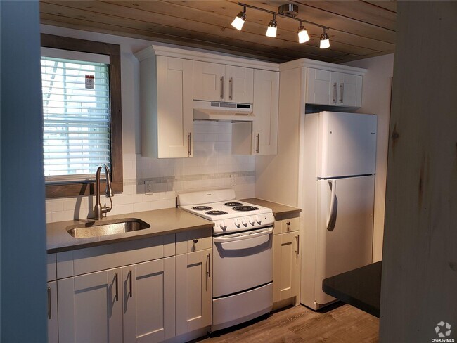 Building Photo - 591 Main St Unit B Rental