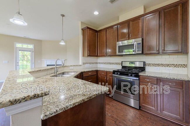 Photo - 725 Sidepark St Townhome