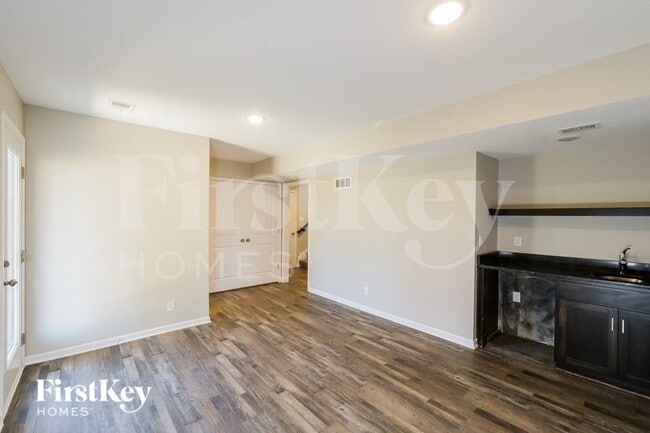 Photo - 811 S Sunset Ln