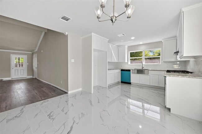 Photo - 10603 Highland Woods Dr