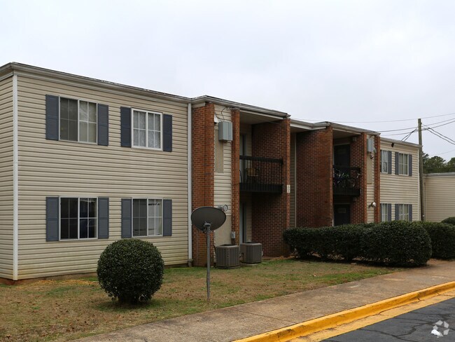 Photo - Tall Pines Apartments