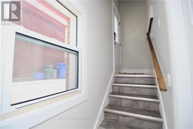 Photo - 89 Carillon St