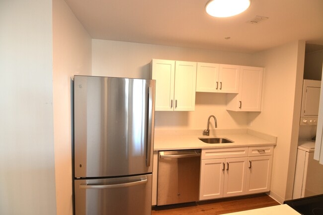 Photo - Landmark Square Apartments