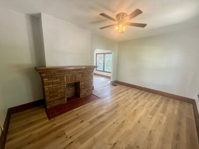 272 N Harris Ave