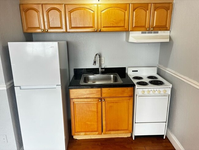 Photo - 311 W Ashley St