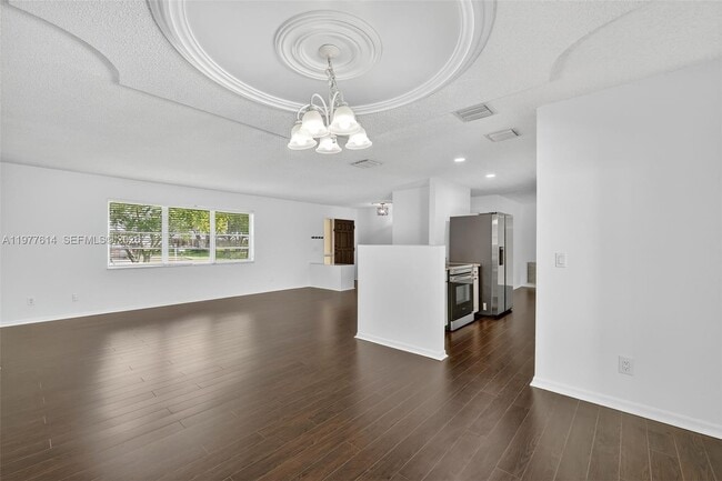 Photo - 770 SE Hollahan Ave