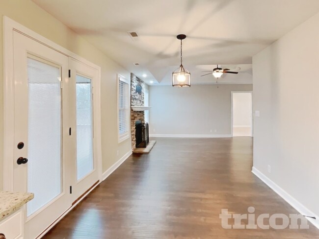 Photo - 685 Ellie Nat Dr