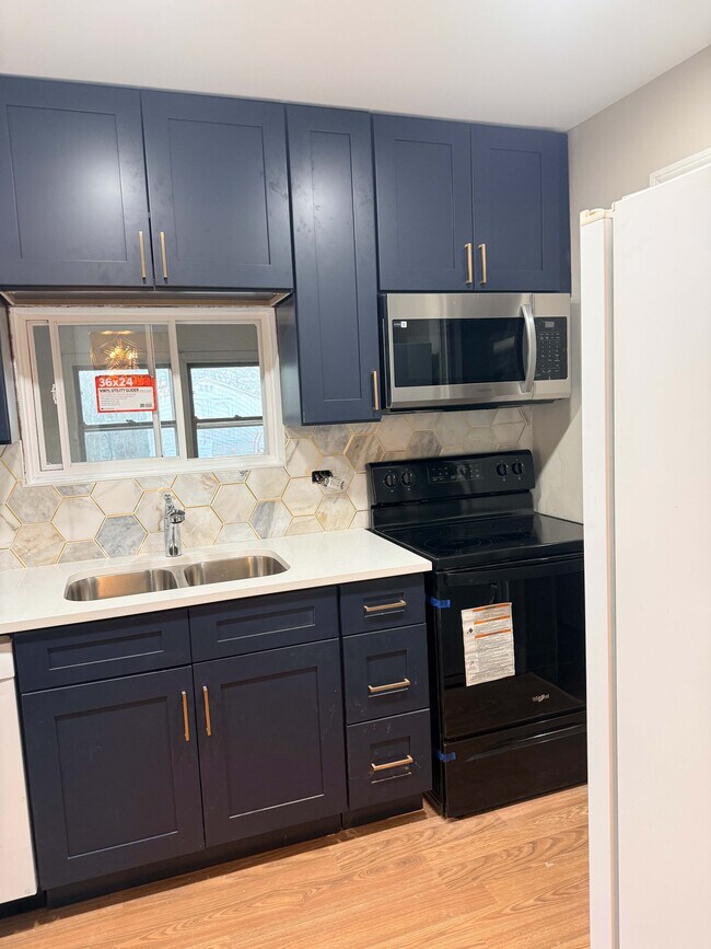 Photo - 6704 N Trumbull Ave