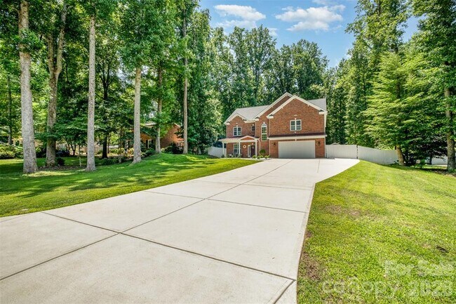 Photo - 8418 Knollwood Cir