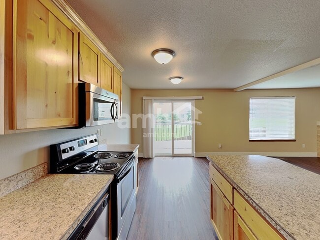 Photo - 2522 Char Cir NW