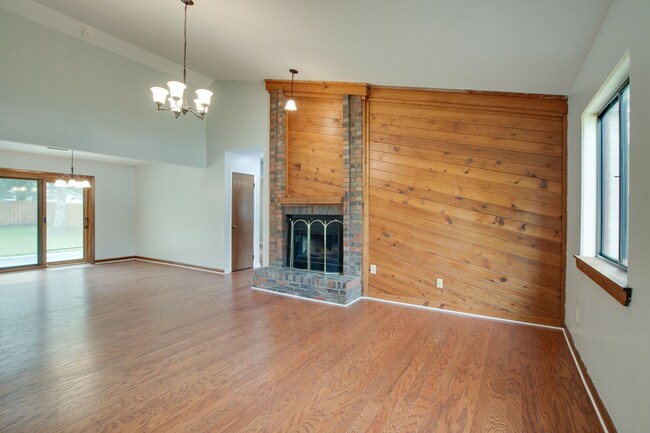 Photo - 2010 Rangewood Cir SE