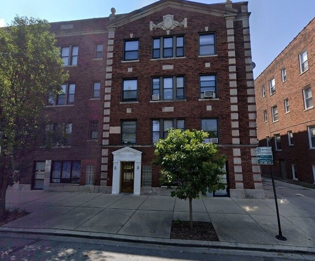 Building Photo - 4915 W Belle Plaine Ave