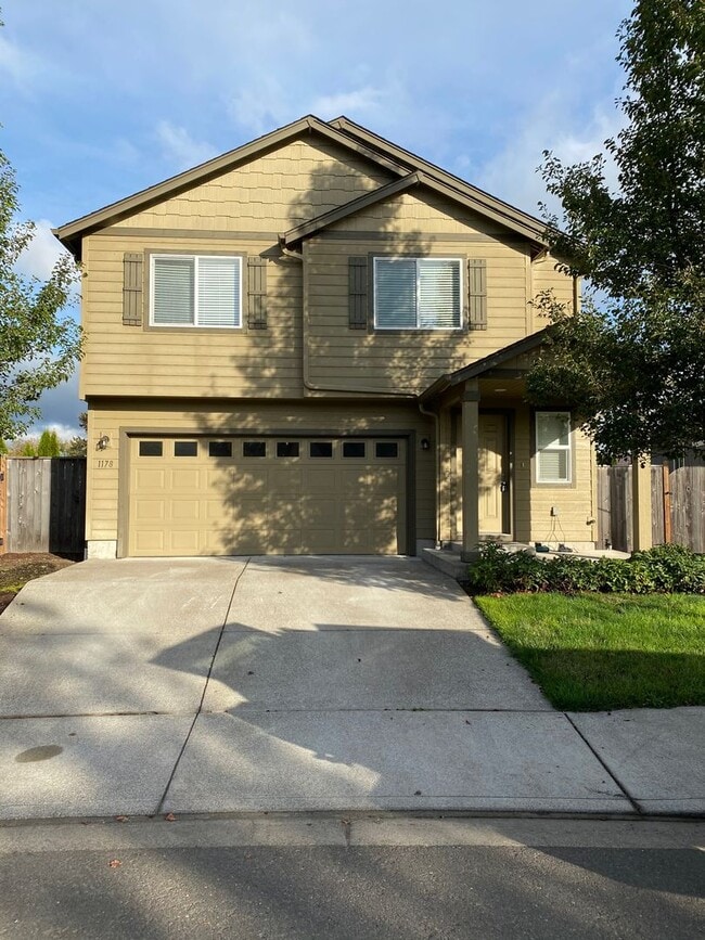 Photo - Beautiful 3 bed/2.5 bath with open floorplan!