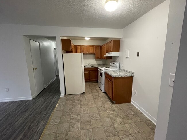 Kitchen - Mohegan Commons Apartments