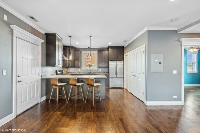 Photo - 927 W Agatite Ave Unit 4N