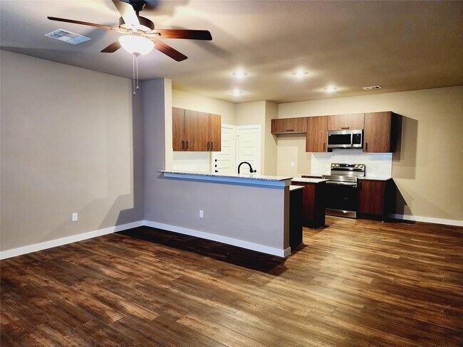 Photo - 9736 Grosbeak Ln