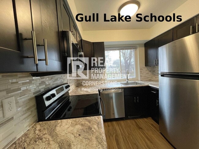 Updated & Inviting 2-Bedroom Townhome in Q... - Updated & Inviting 2-Bedroom Townhome in Q... Unit 2