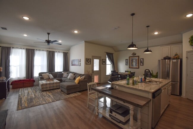 Photo - Available! Gorgeous 3 Bedroom 2 Bath in Tyler!