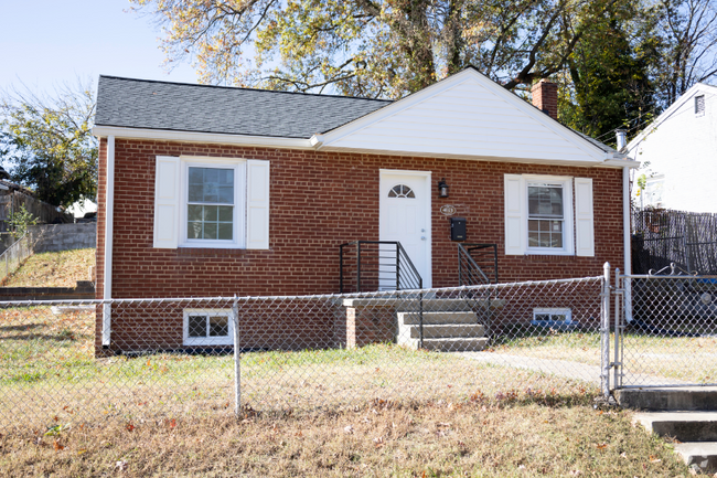 Building Photo - 4013 Clark St Rental