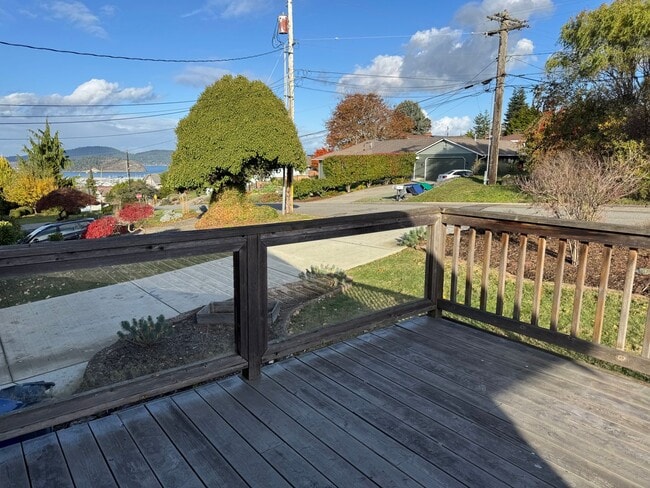 Photo - 3 Bed, 2 Bath, 2 Livingroom's with VIEW