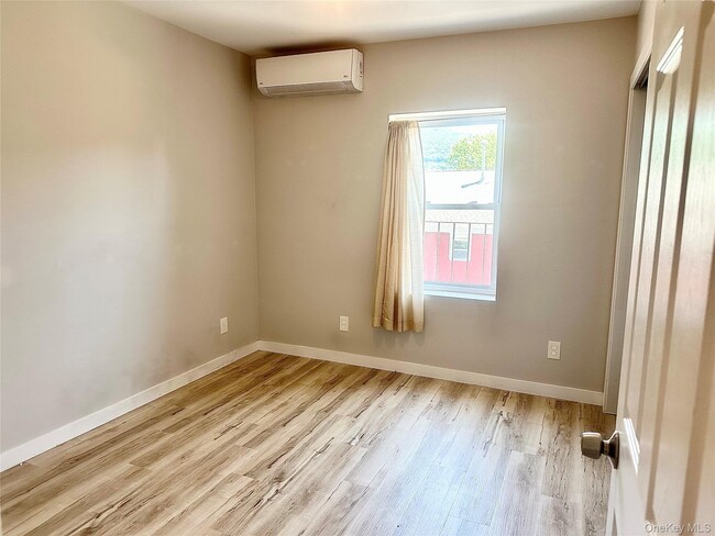 Photo - 374 Verplanck Ave